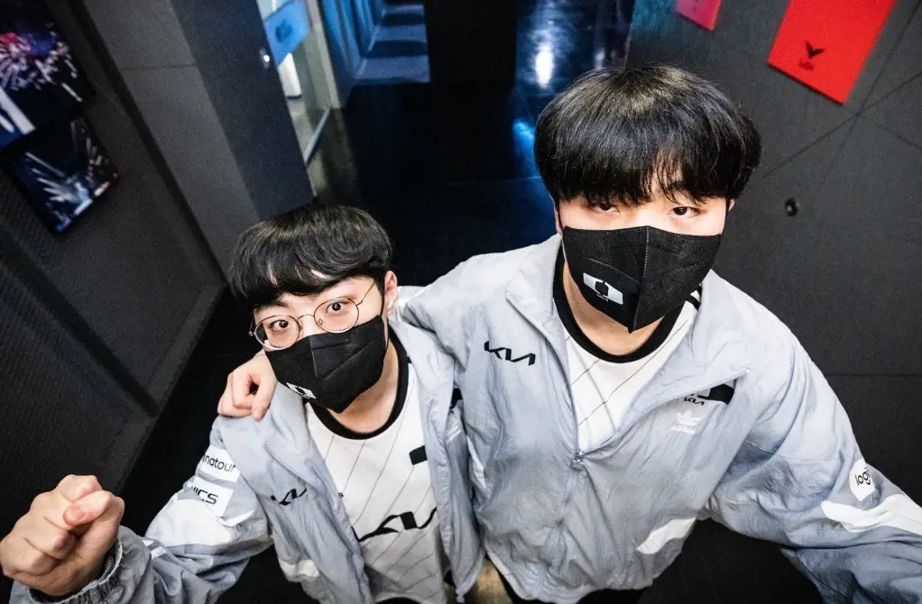 华体会官网-WBG险胜HKA，ShowMaker团战一打五小组赛2:1（东京）  第1张